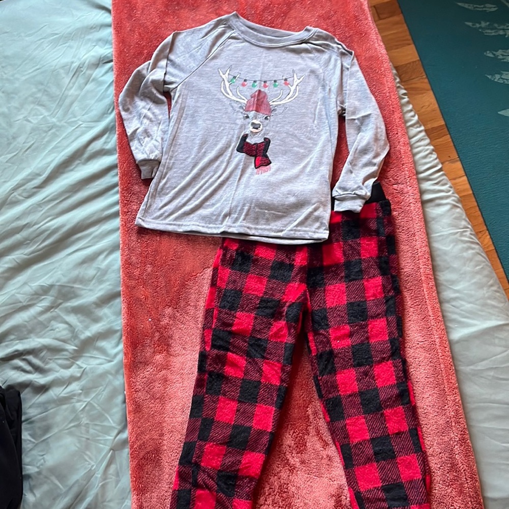 Holiday fam jams. Kids Christmas pajamas. Size 6/7